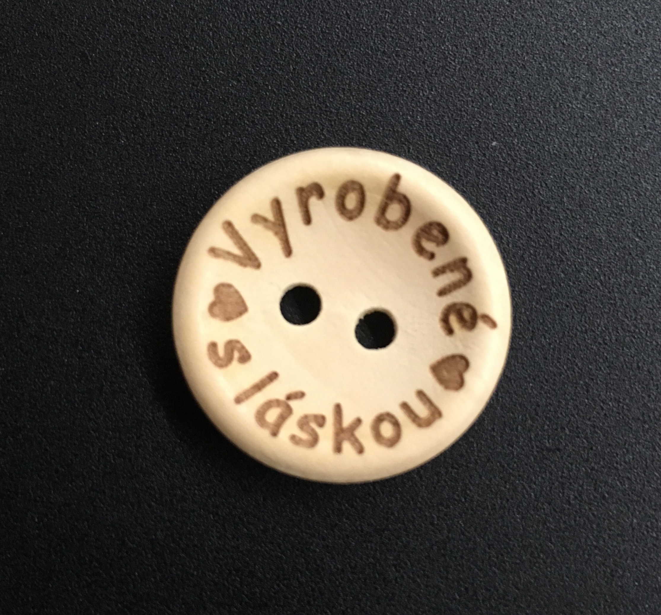 Dřevěný knoflík 20 mm - Vyrobené s láskou